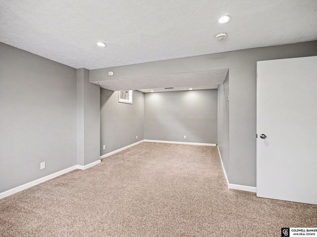 13202 S 33 Street, Bellevue, NE 68123