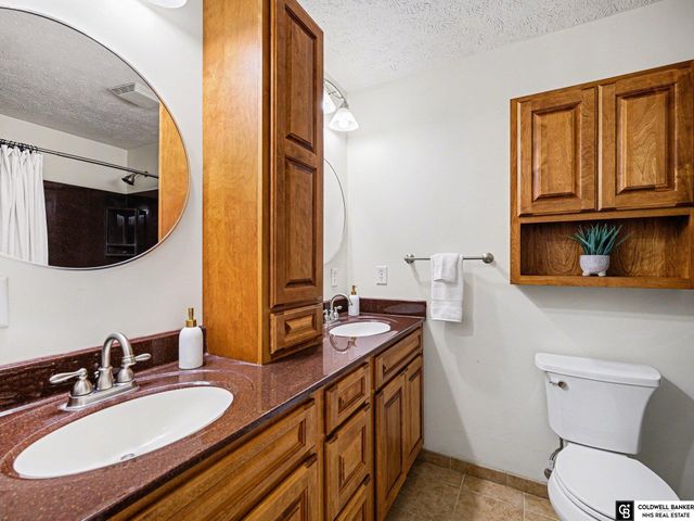 13202 S 33 Street, Bellevue, NE 68123