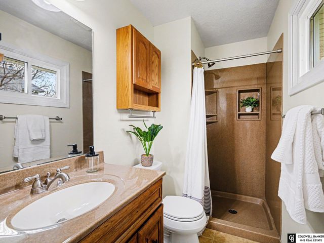 13202 S 33 Street, Bellevue, NE 68123