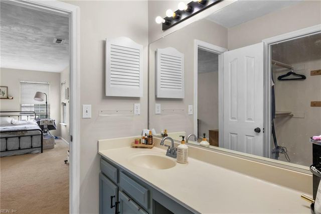 407 Kings GATE, Chesapeake, VA 23320