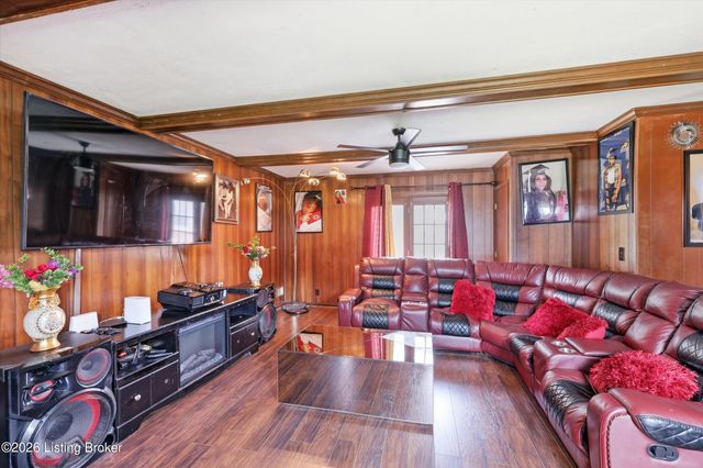 8301 Siesta Way, Louisville, KY 40219