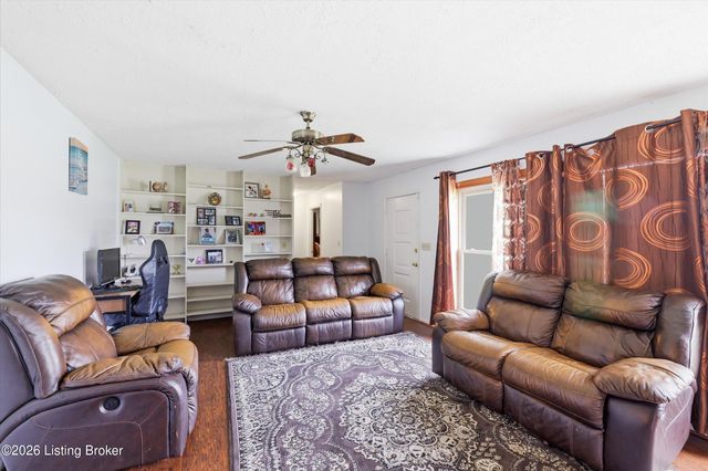 8301 Siesta Way, Louisville, KY 40219