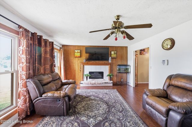 8301 Siesta Way, Louisville, KY 40219