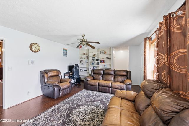 8301 Siesta Way, Louisville, KY 40219