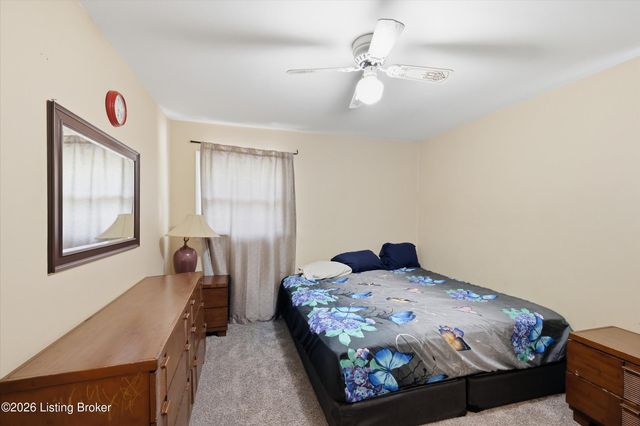 8301 Siesta Way, Louisville, KY 40219