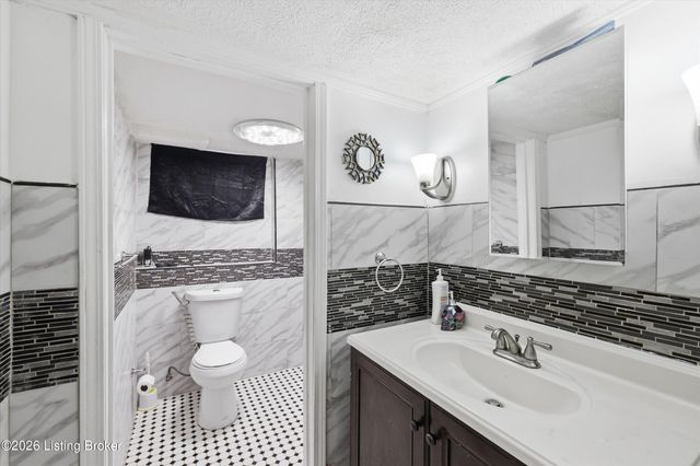8301 Siesta Way, Louisville, KY 40219