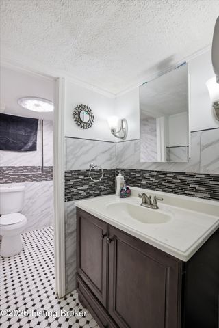8301 Siesta Way, Louisville, KY 40219