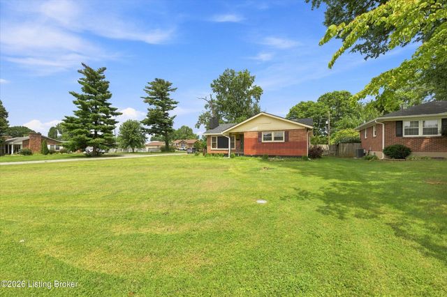 8301 Siesta Way, Louisville, KY 40219