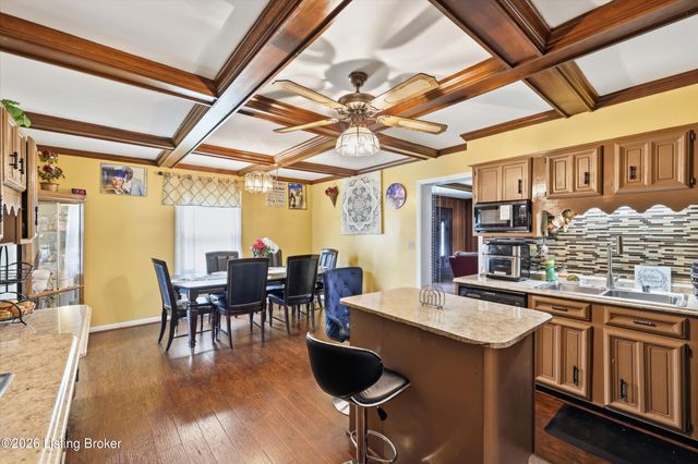 8301 Siesta Way, Louisville, KY 40219