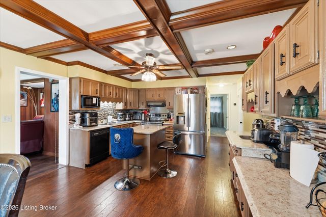 8301 Siesta Way, Louisville, KY 40219