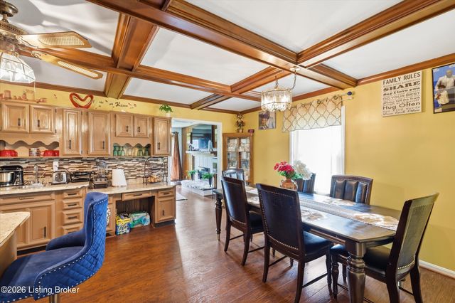 8301 Siesta Way, Louisville, KY 40219