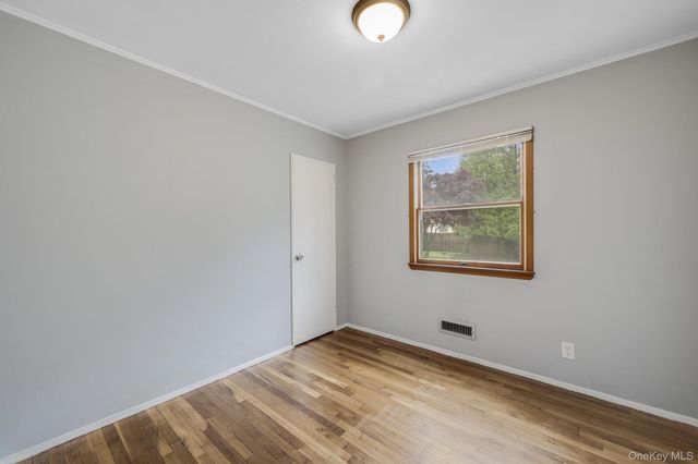 22 Heath Lane, East Northport, NY 11731