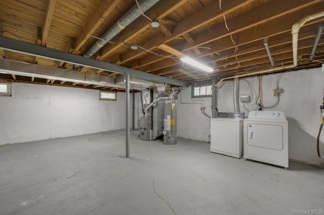 22 Heath Lane, East Northport, NY 11731