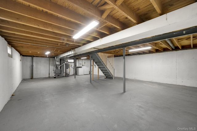 22 Heath Lane, East Northport, NY 11731