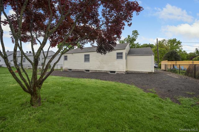 22 Heath Lane, East Northport, NY 11731