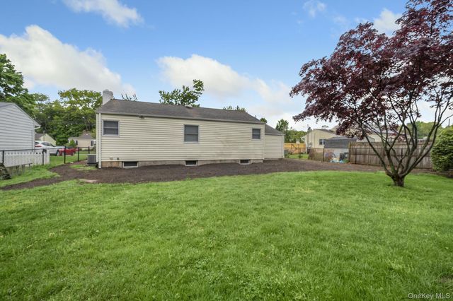 22 Heath Lane, East Northport, NY 11731