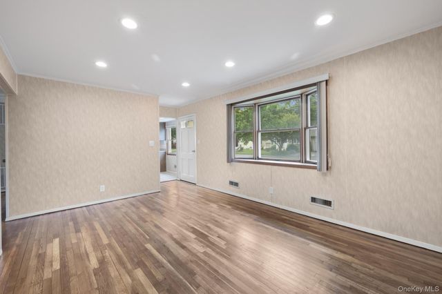 22 Heath Lane, East Northport, NY 11731