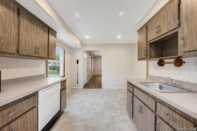 22 Heath Lane, East Northport, NY 11731