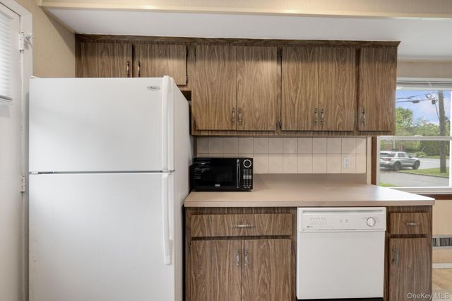 22 Heath Lane, East Northport, NY 11731