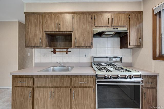 22 Heath Lane, East Northport, NY 11731