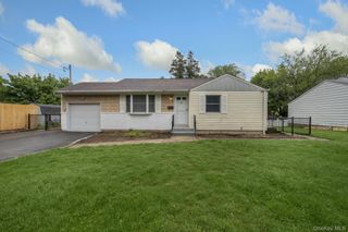 22 Heath Lane, East Northport, NY 11731