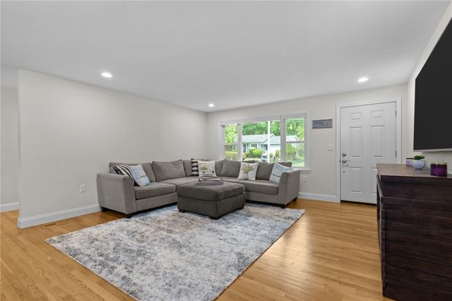 23 Southwood Drive, Cumberland, RI 02864