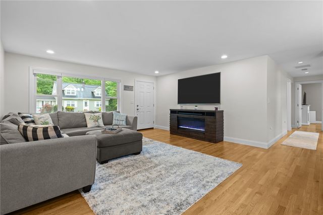 23 Southwood Drive, Cumberland, RI 02864