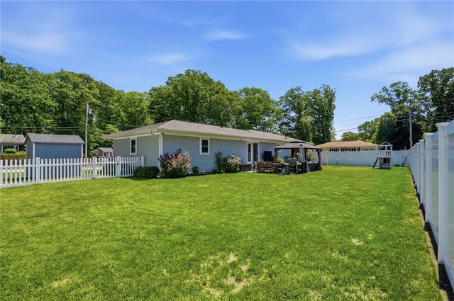 23 Southwood Drive, Cumberland, RI 02864