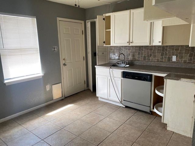 614 S Erwin St, Brazoria, TX 77422