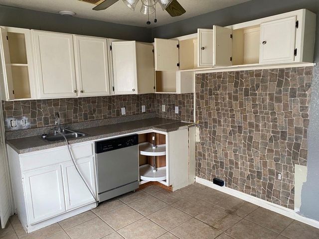 614 S Erwin St, Brazoria, TX 77422