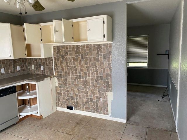 614 S Erwin St, Brazoria, TX 77422