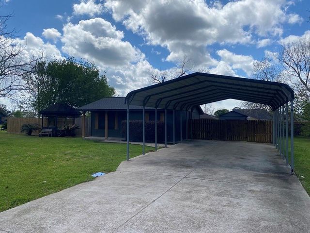 614 S Erwin St, Brazoria, TX 77422