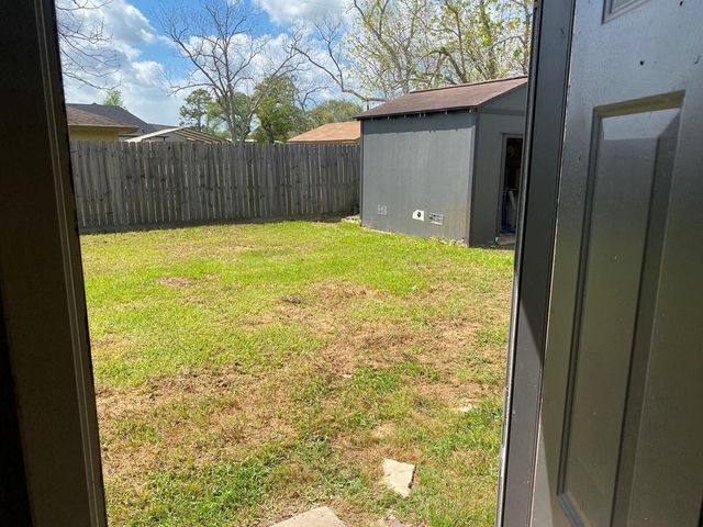 614 S Erwin St, Brazoria, TX 77422