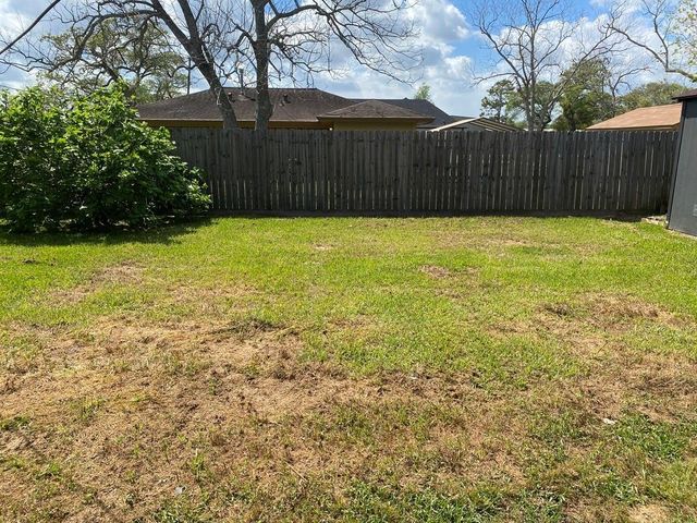 614 S Erwin St, Brazoria, TX 77422