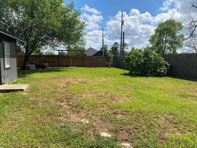 614 S Erwin St, Brazoria, TX 77422