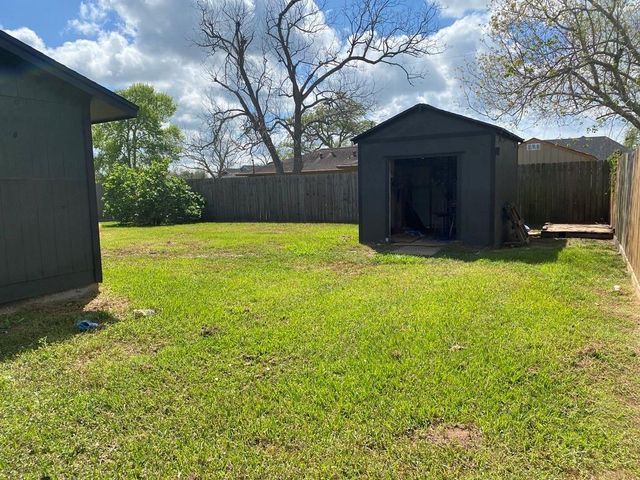 614 S Erwin St, Brazoria, TX 77422