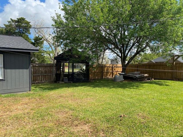 614 S Erwin St, Brazoria, TX 77422