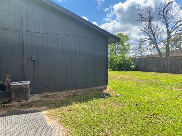 614 S Erwin St, Brazoria, TX 77422