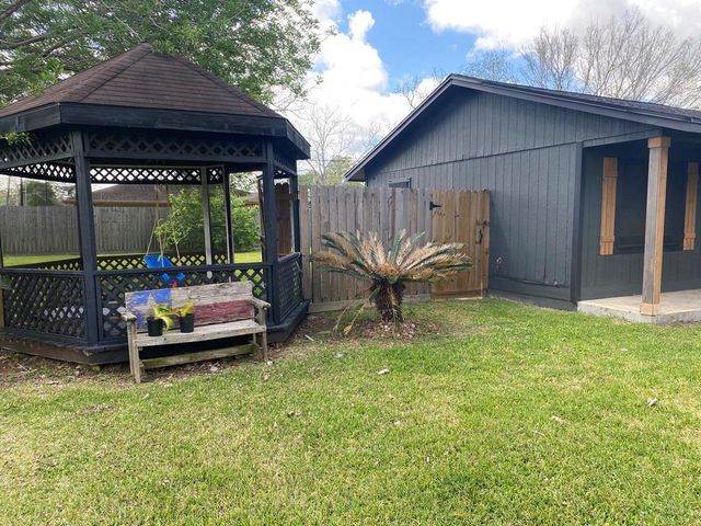 614 S Erwin St, Brazoria, TX 77422