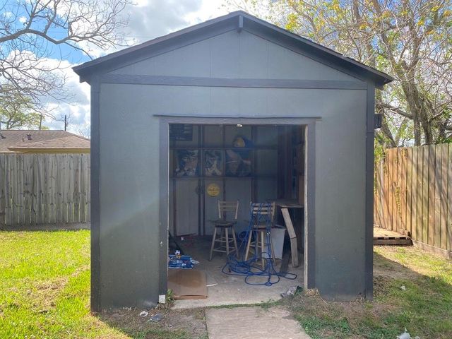 614 S Erwin St, Brazoria, TX 77422