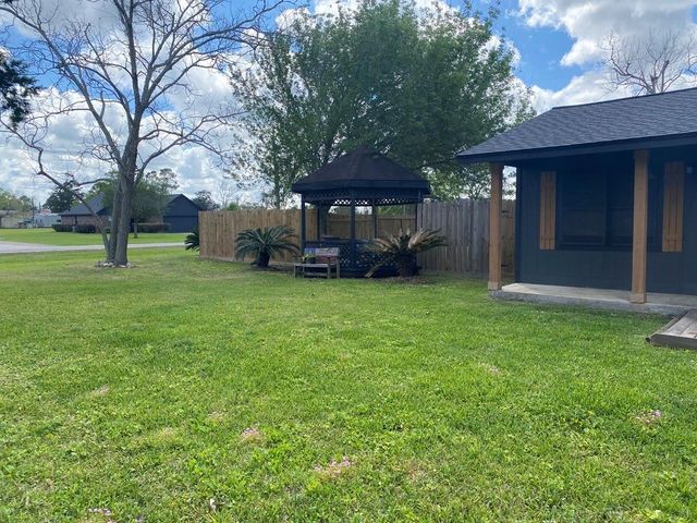 614 S Erwin St, Brazoria, TX 77422