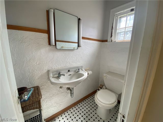 3340 E Fairfax Road, Cleveland Heights, OH 44118