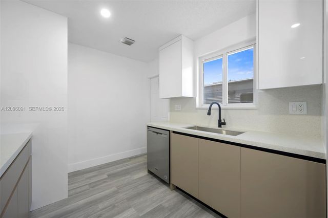 5580 Plunkett St, Hollywood, FL 33021