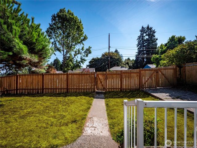 12015 69th Avenue S, Seattle, WA 98178