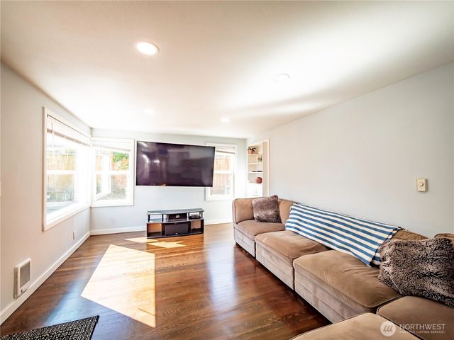 12015 69th Avenue S, Seattle, WA 98178