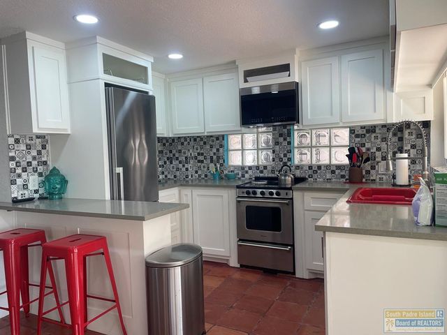 921 Bass Ave, Port Isabel, TX 78578