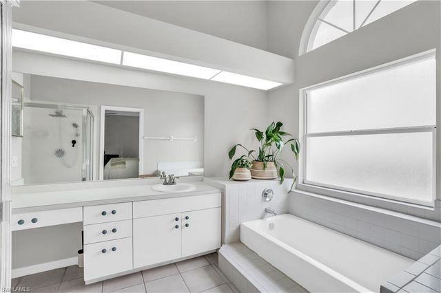 6612 Merryport LN, Naples, FL 34104