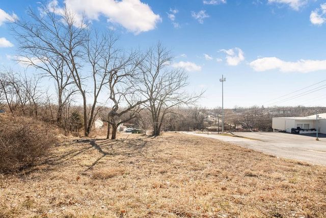11225 E US Highway 24 Highway, Independence, MO 64054