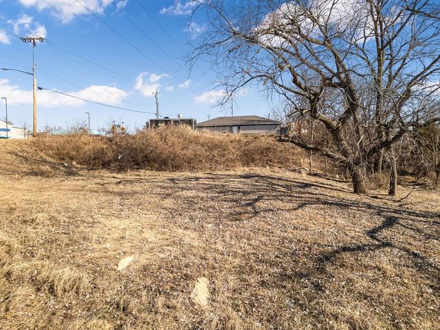 11225 E US Highway 24 Highway, Independence, MO 64054