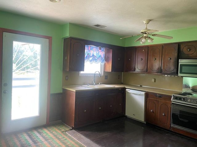 49 Lake Court, Ellerslie, GA 31807